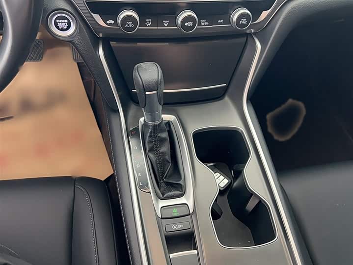 Фото 10 - Honda Accord