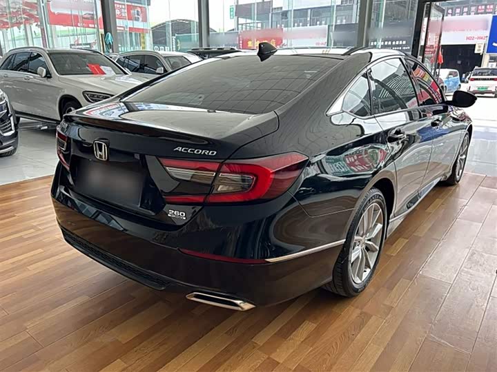 Фото 13 - Honda Accord