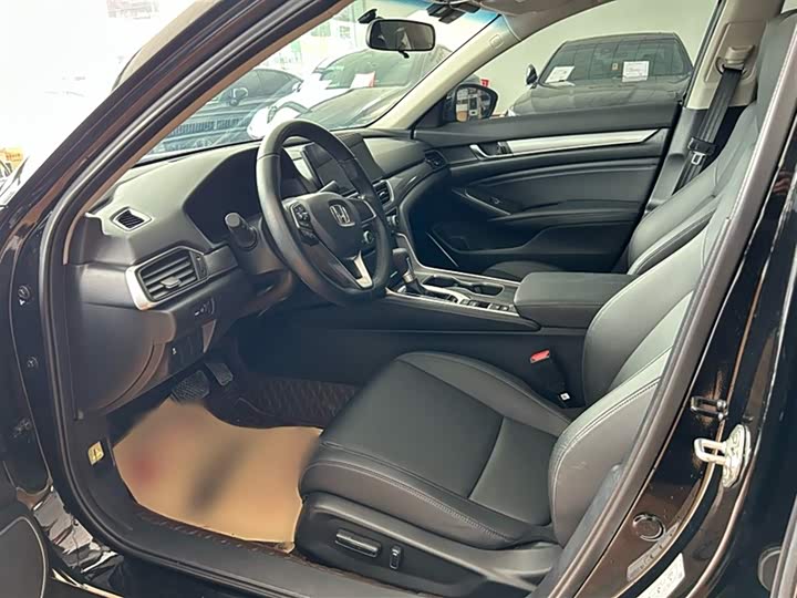 Фото 17 - Honda Accord