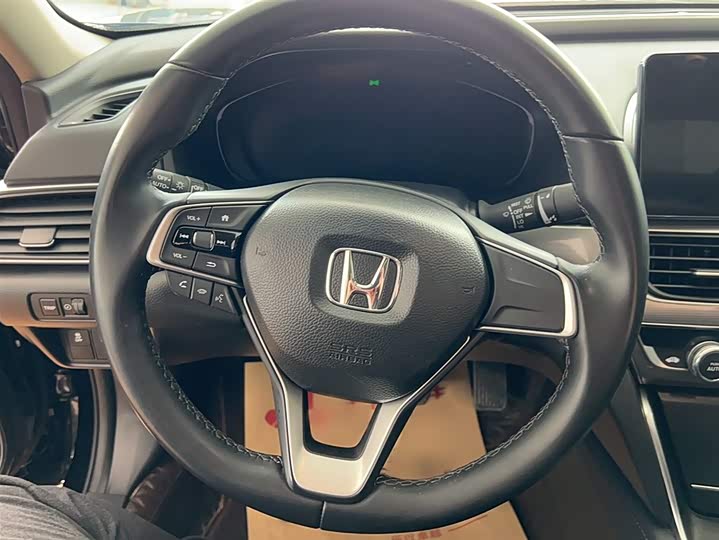 Фото 4 - Honda Accord