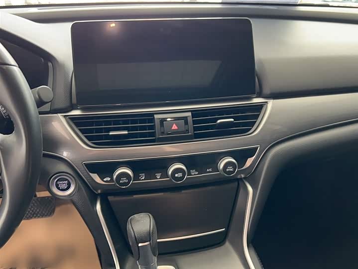 Фото 7 - Honda Accord