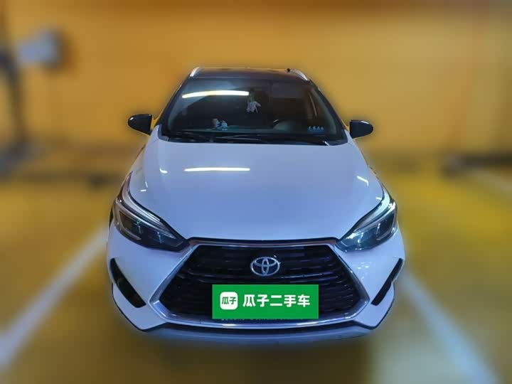 Фото 13 - Toyota Yaris L Hatchback