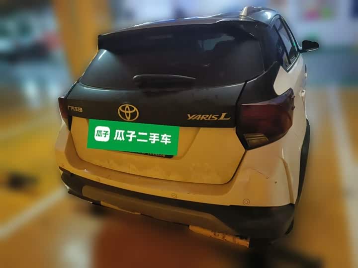 Фото 17 - Toyota Yaris L Hatchback