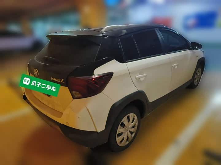 Фото 18 - Toyota Yaris L Hatchback