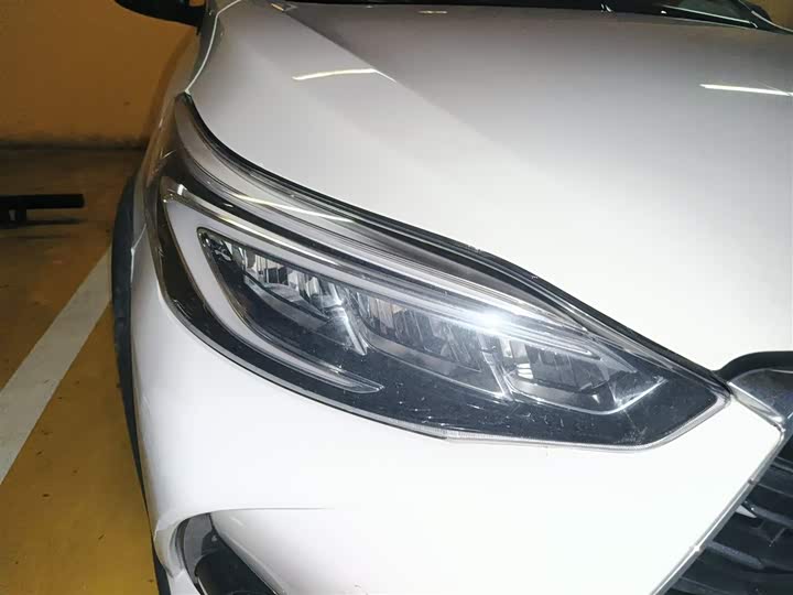 Фото 19 - Toyota Yaris L Hatchback