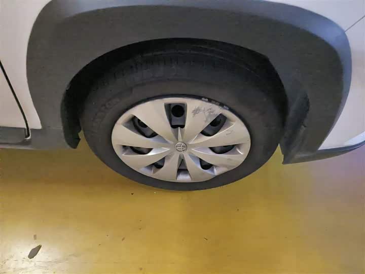 Фото 21 - Toyota Yaris L Hatchback