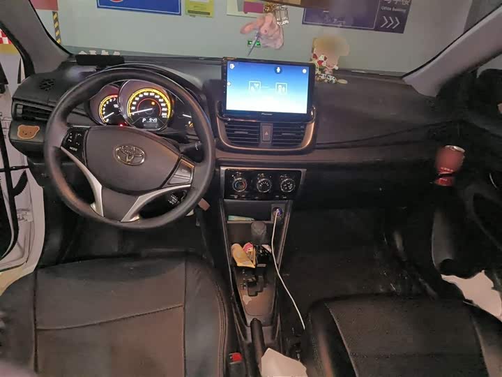 Фото 23 - Toyota Yaris L Hatchback