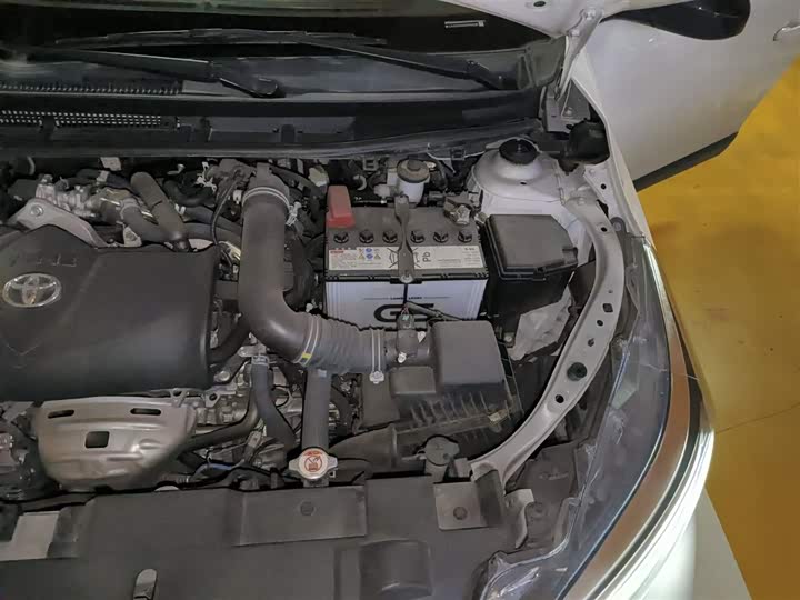 Фото 8 - Toyota Yaris L Hatchback