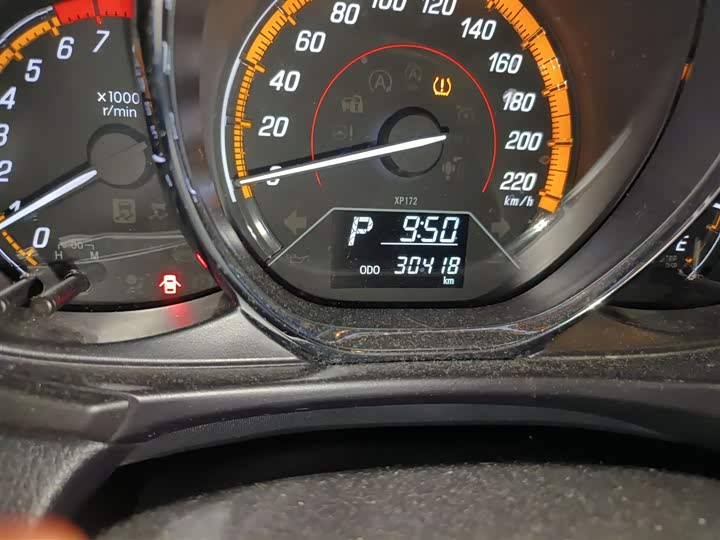 Фото 9 - Toyota Yaris L Hatchback