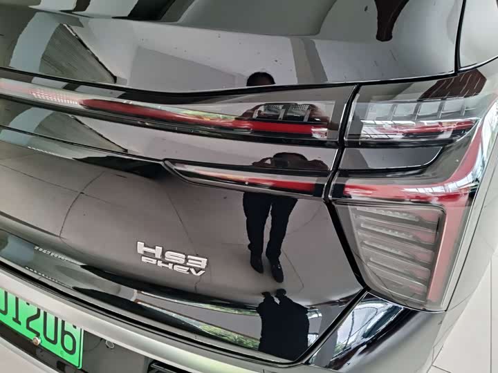 Фото 12 - Hongqi HS3