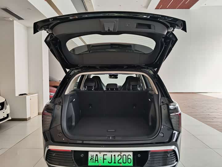 Фото 13 - Hongqi HS3