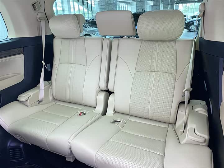 Фото 16 - Toyota Alphard