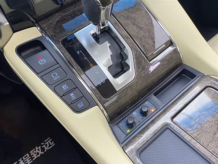 Фото 21 - Toyota Alphard