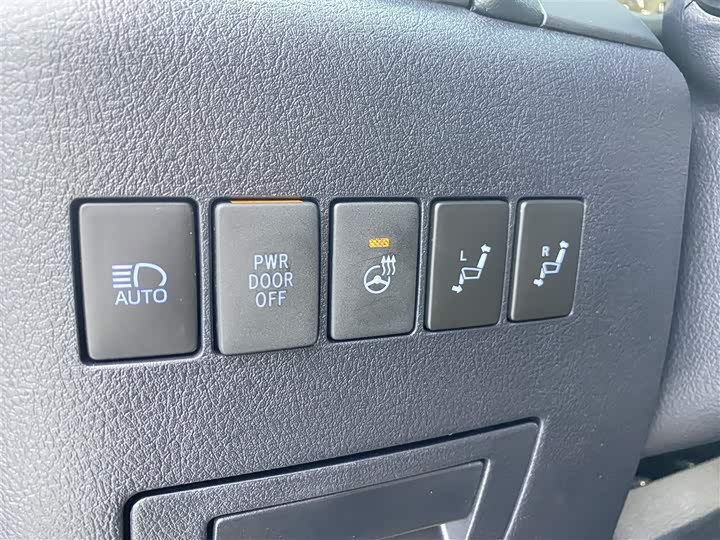 Фото 23 - Toyota Alphard