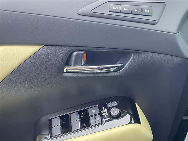 Фото 25 - Toyota Alphard