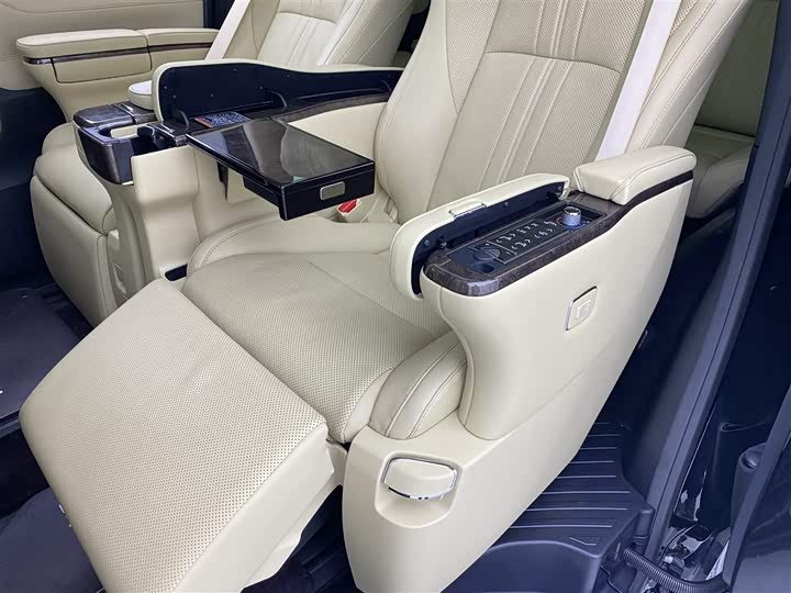 Фото 31 - Toyota Alphard