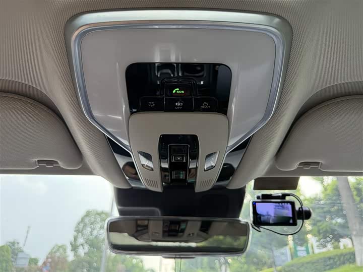 Фото 12 - Hongqi H5