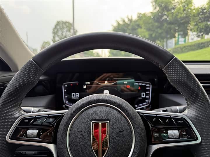 Фото 13 - Hongqi H5