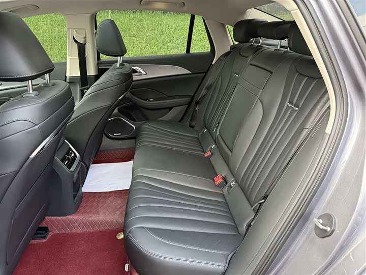 Фото 15 - Hongqi H5