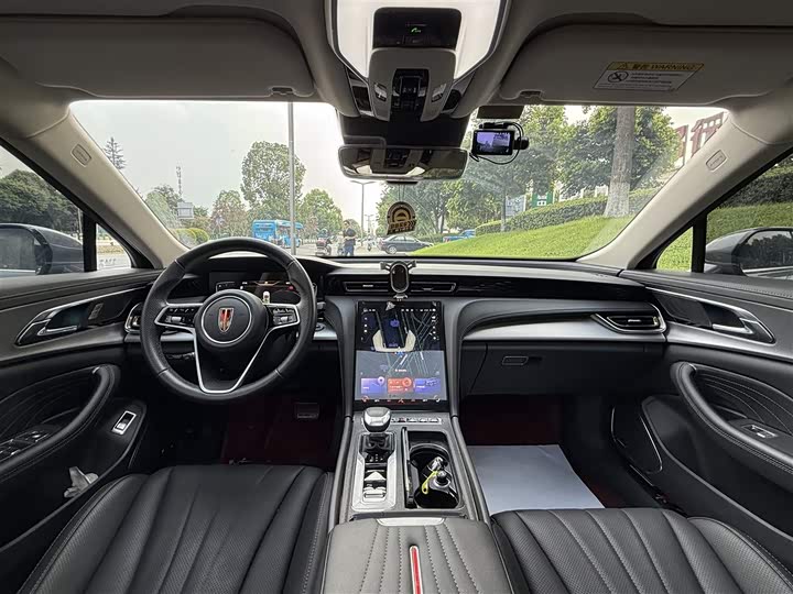 Фото 16 - Hongqi H5