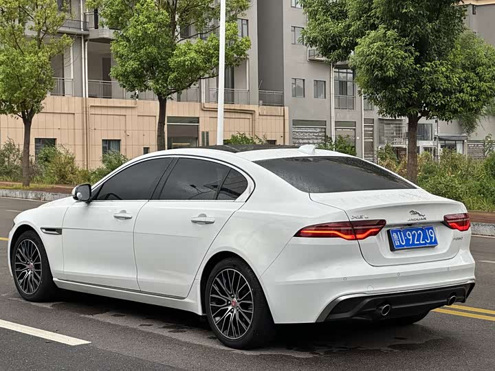 Фото 7 - Jaguar XE L