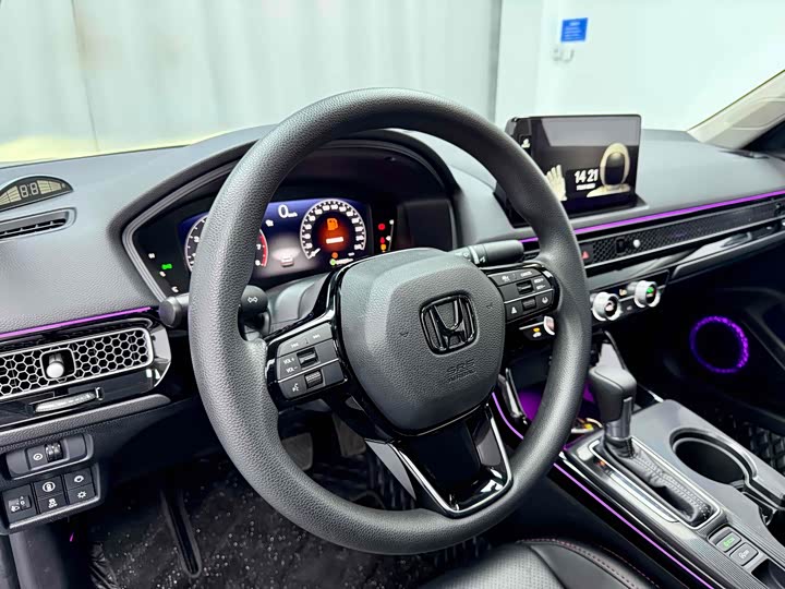 Фото 10 - Honda Civic