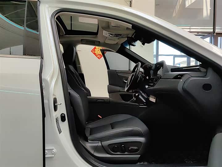 Фото 6 - Lexus ES