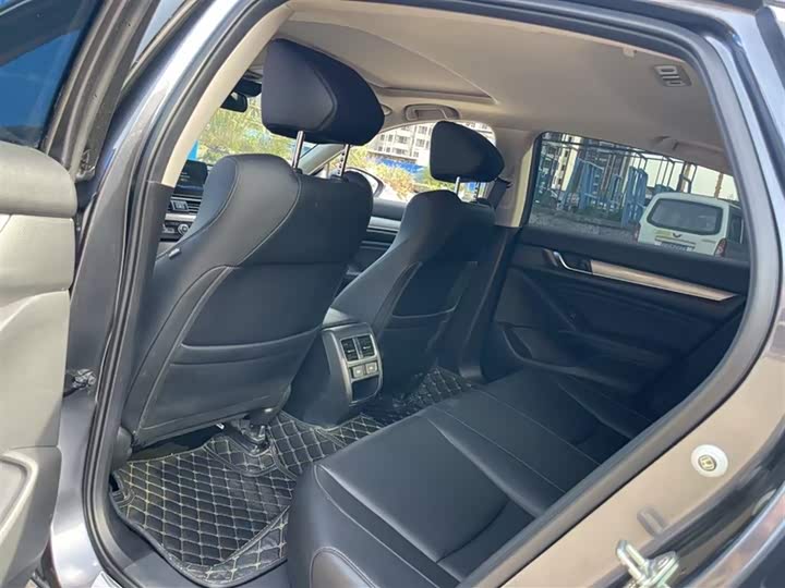 Фото 10 - Honda Accord