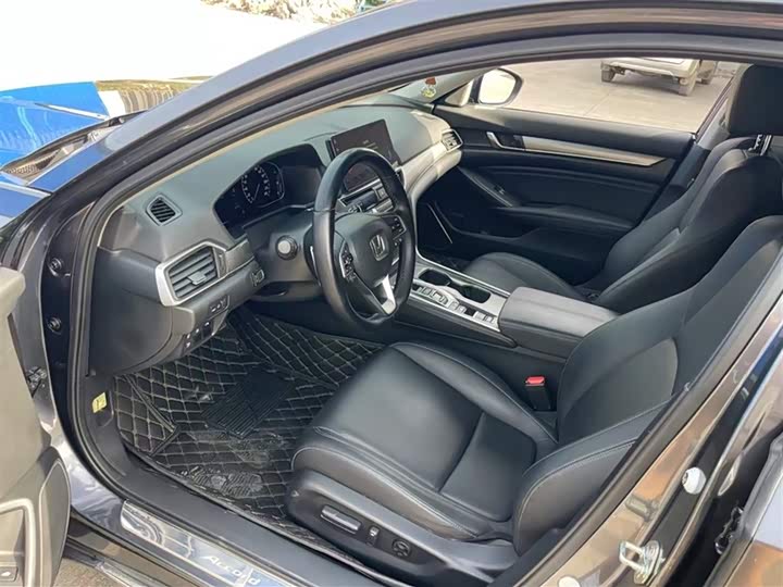 Фото 9 - Honda Accord