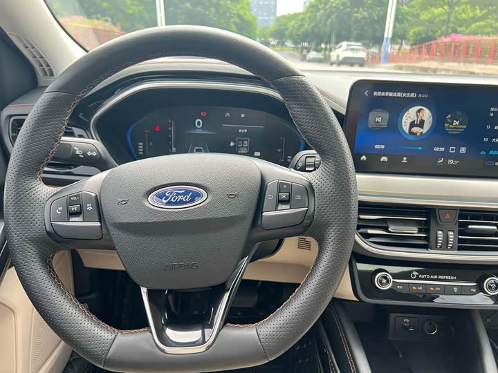 Фото 10 - Ford Focus