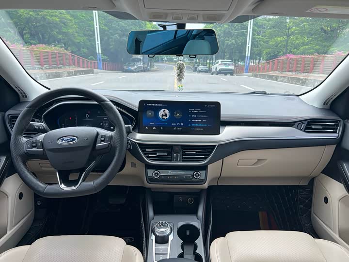 Фото 12 - Ford Focus