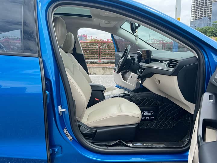 Фото 13 - Ford Focus