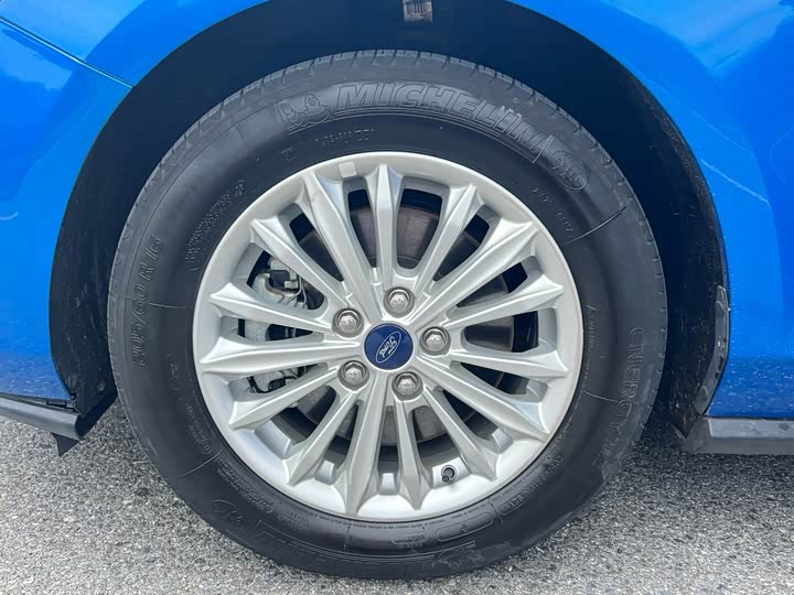 Фото 15 - Ford Focus