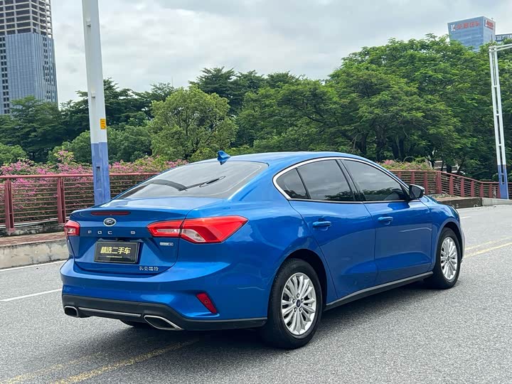 Фото 17 - Ford Focus