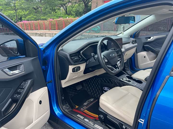 Фото 18 - Ford Focus