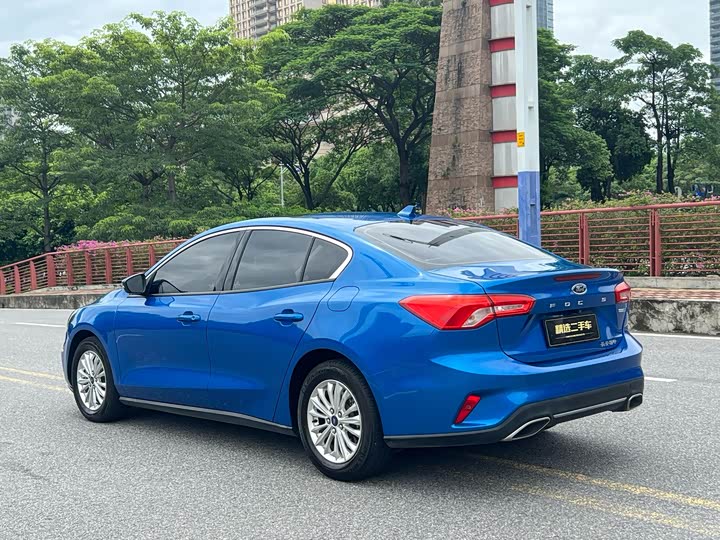 Фото 21 - Ford Focus