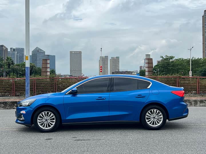 Фото 22 - Ford Focus