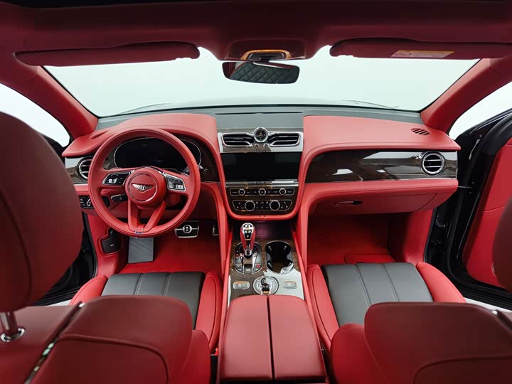 Фото 11 - Bentley Bentayga