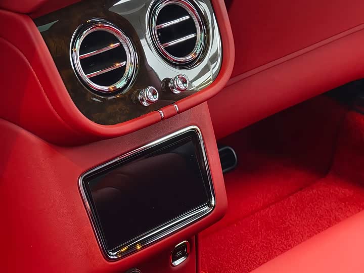 Фото 9 - Bentley Bentayga