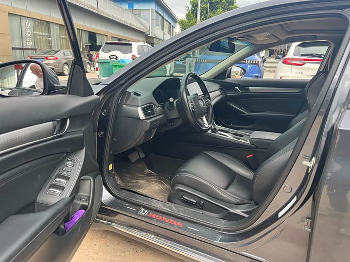 Фото 4 - Honda Accord