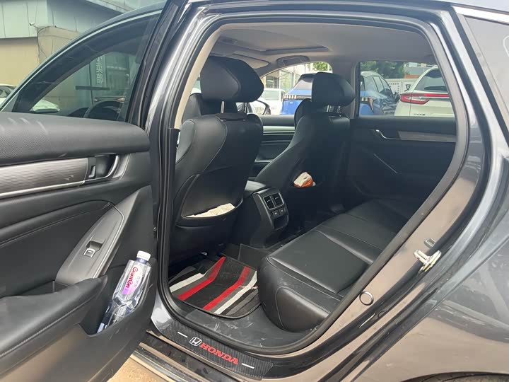 Фото 6 - Honda Accord