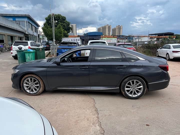 Фото 8 - Honda Accord