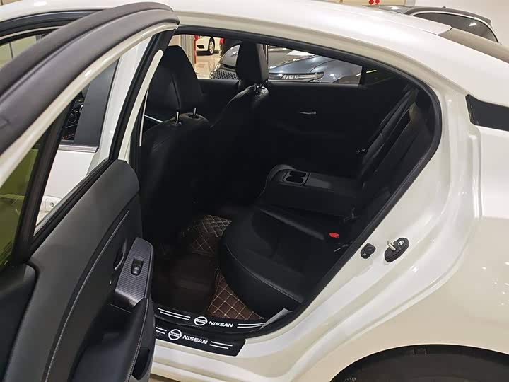 Фото 17 - Nissan Sylphy