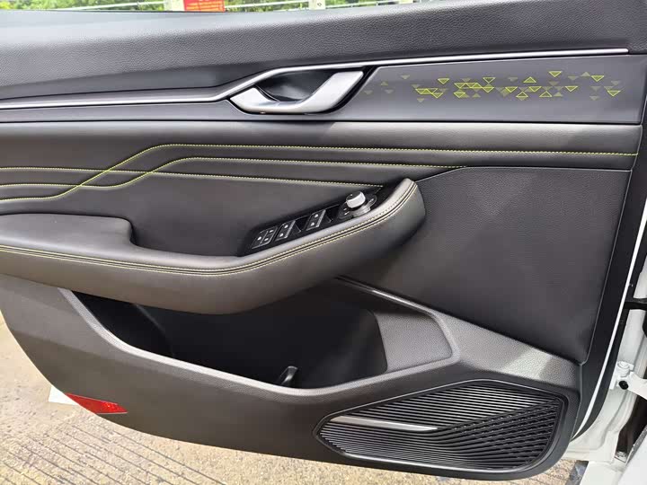 Фото 8 - Geely Preface