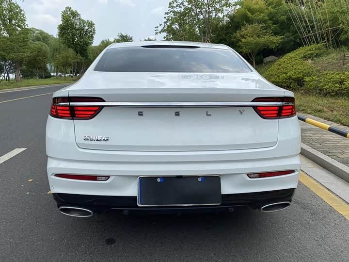 Фото 4 - Geely Preface