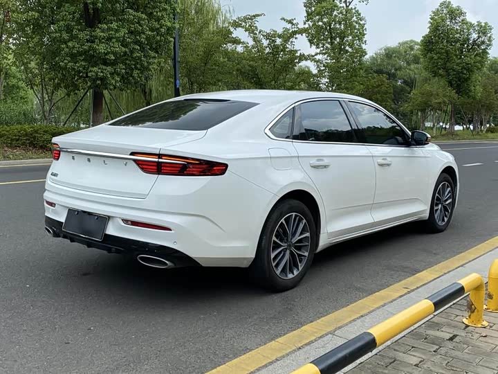 Фото 6 - Geely Preface