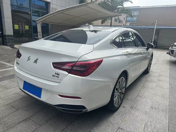 Фото 13 - Hongqi H5