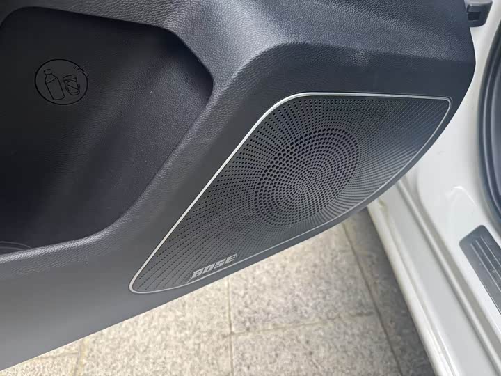 Фото 4 - Hongqi H5