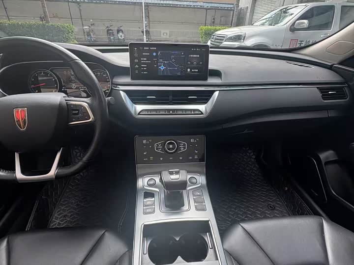 Фото 8 - Hongqi H5