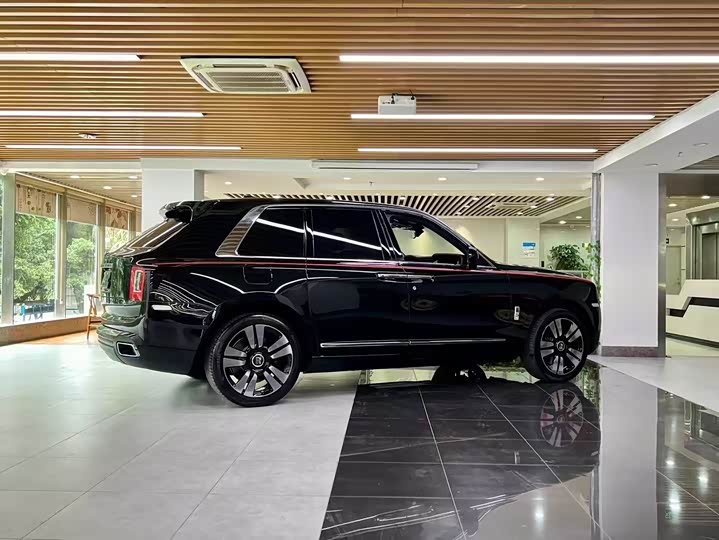 Фото 3 - Rolls-Royce Cullinan